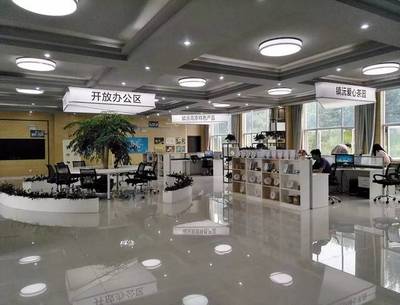 罗舜县长莅临“镇沅县农村电子商务营销中心”指导