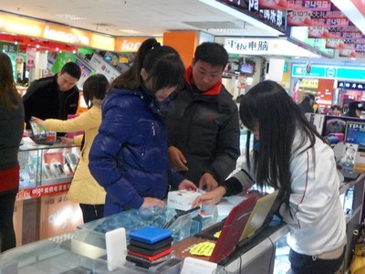 寒假数码消费热潮 合肥“学生一族”追捧时尚电子产品,传统文具市场焕新机